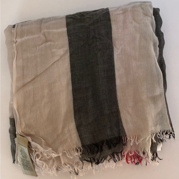Burberry Giant Check Gauze Scarf 🧣 🎁🎈 - Picture 5 of 8